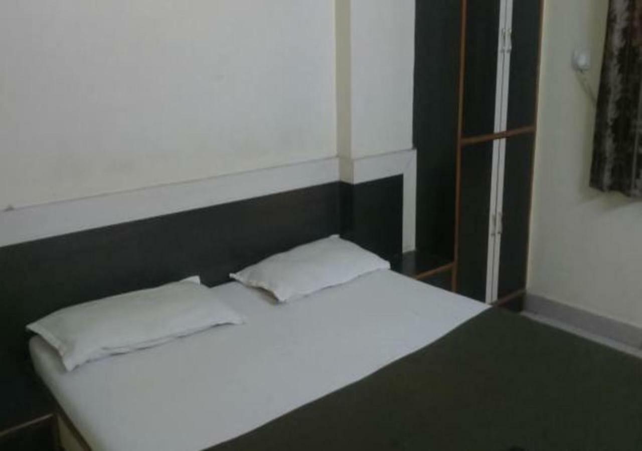 Hotel Sai Ganesh シルディ エクステリア 写真
